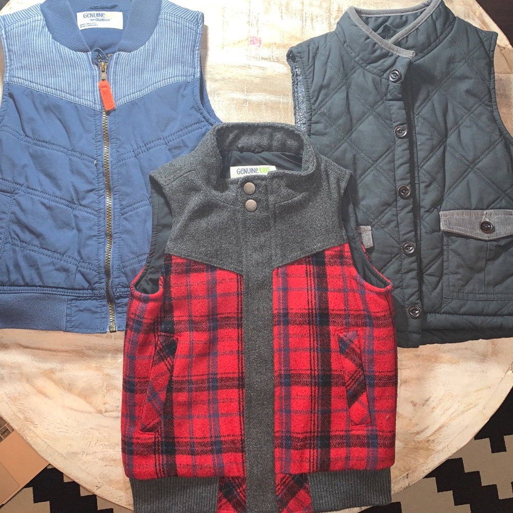 OshKosh kids vest, size 4T, set of 3, GUC!